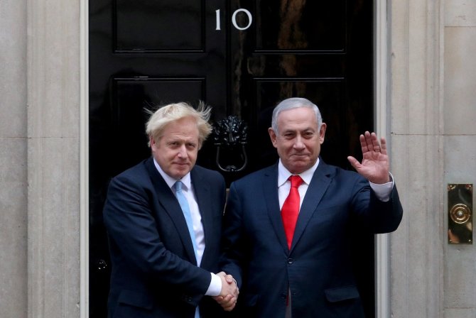 „Reuters“/„Scanpix“ nuotr./Borisas Johnsonas ir Benjaminas Netanyahu