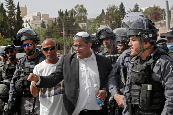 AFP/„Scanpix“ nuotr./Itamaras Ben Gviras (viduryje)