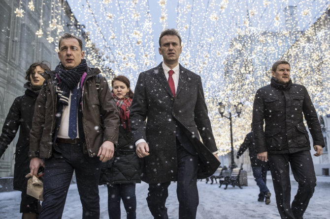 „Scanpix“/AP nuotr./Aleksejus Navalnas (viduryje) ir jo bendražygiai