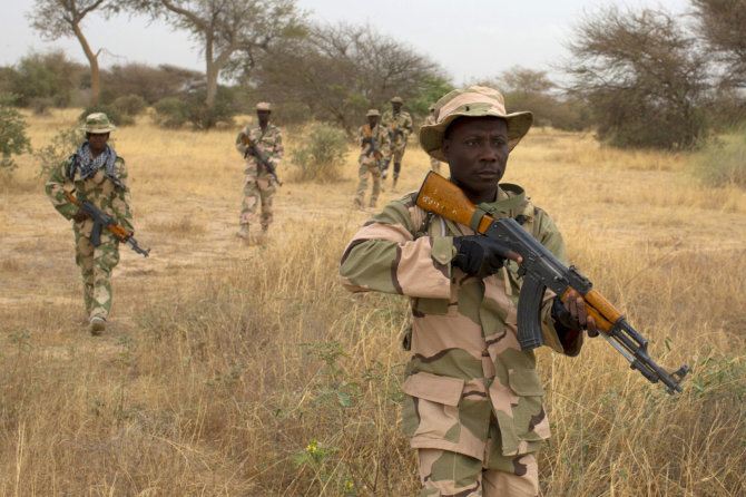 „Reuters“/„Scanpix“ nuotr./Nigerijos kariai per pratybas