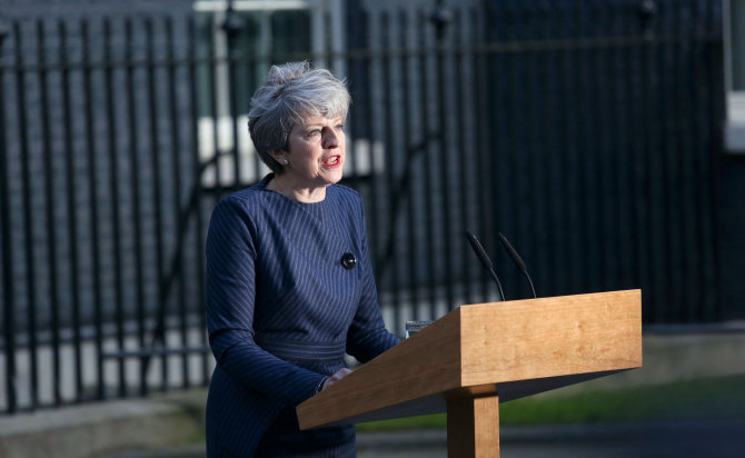 „Scanpix“/„PA Wire“/„Press Association Images“ nuotr./Theresa May skelbia pirmalaikius rinkimus