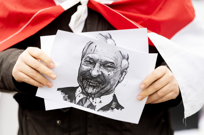 Lukas Balandis / BNS nuotr./Lietuvoje gyvenančių baltarusių protesto akcija „Lukašenką – į smulkintuvą“