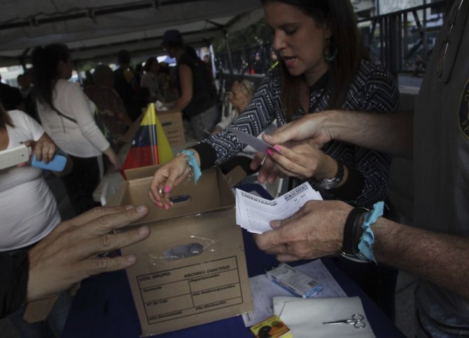 „Scanpix“/AP nuotr./Venesueloje įvyko neoficialus referendumas