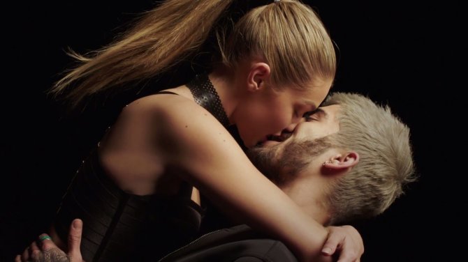 Kadras iš vaizdo klipo/Zaynas Malikas ir Gigi Hadid vaizdo klipe „Pillowtalk“