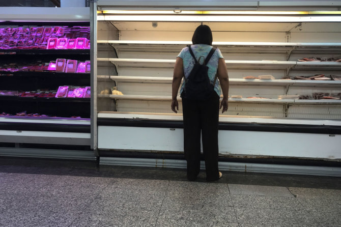 „Reuters“/„Scanpix“ nuotr./Pustuštės prekių lentynos Venesueloje