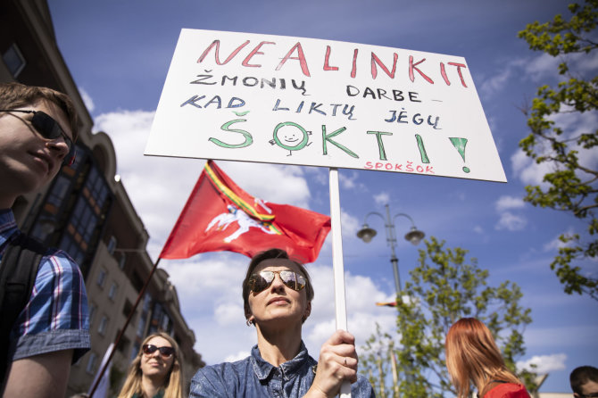 Luko Balandžio / 15min nuotr./Kreivų veidrodžių eitynės Vilniuje