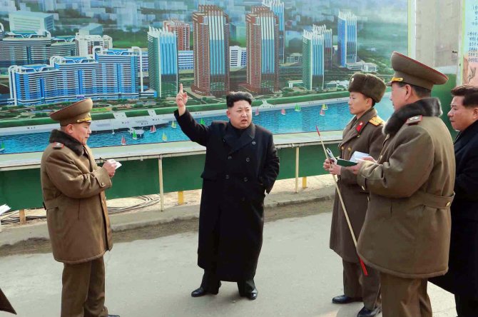 AFP/„Scanpix“ nuotr./​Kim Jong Unas pademonstravo prabangų privatų lėktuvą