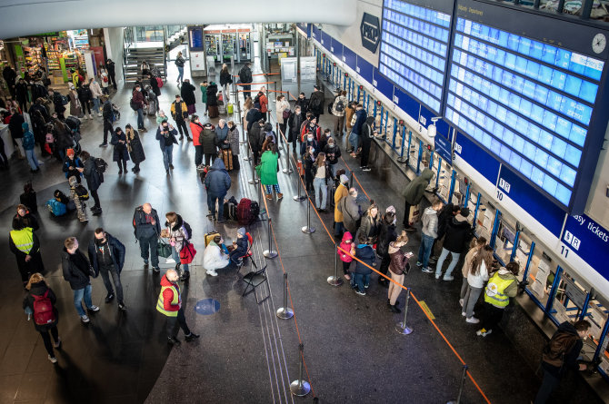 Gabrielės Navickaitės / 15min nuotr./Varšuvos centrinės autobusų ir traukinių stoties vidus