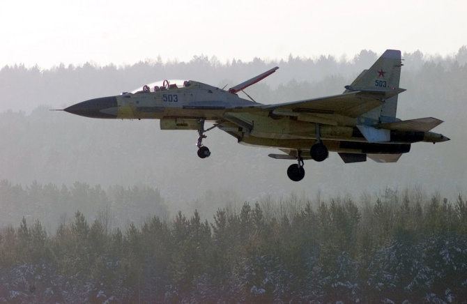 „Reuters“/„Scanpix“ nuotr./Naikintuvas Su-30