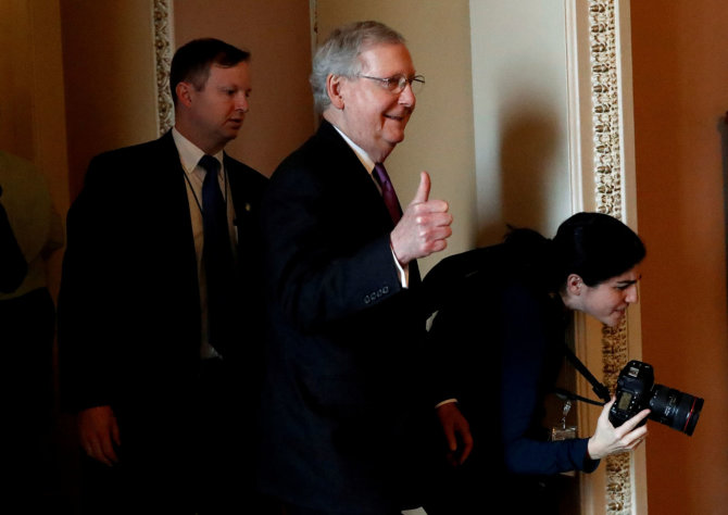 „Reuters“/„Scanpix“ nuotr./JAV Senato respublikonų daugumos lyderis Mitchas McConnellas