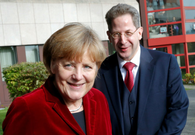 „Reuters“/„Scanpix“ nuotr./Angela Merkel ir Hansas-Georgas Maassenas