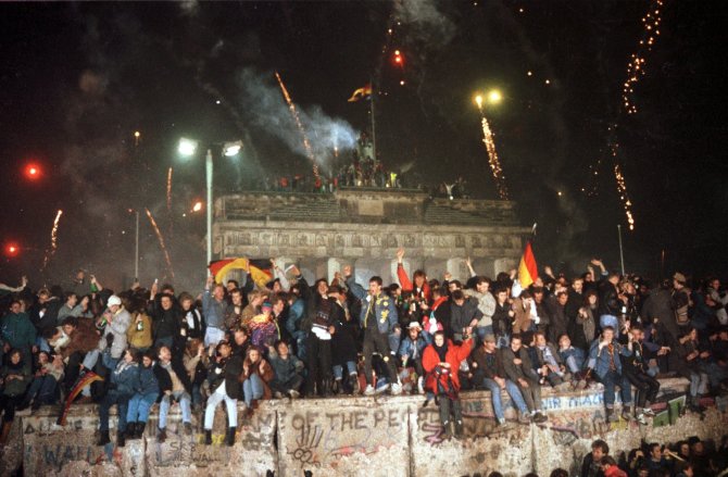 „Scanpix“ nuotr./Berlyno sienos griovimas 1989 m.