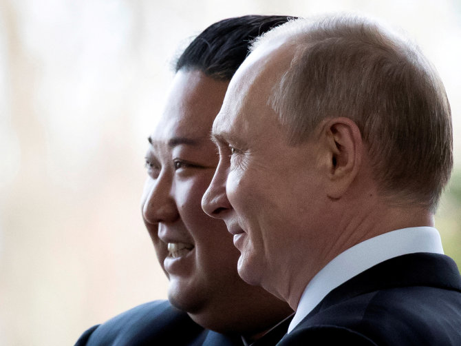 „Reuters“/„Scanpix“/Šiaurės Korėjos lyderis Kim Jong Unas ir Rusijos prezidentas Vladimiras Putinas 