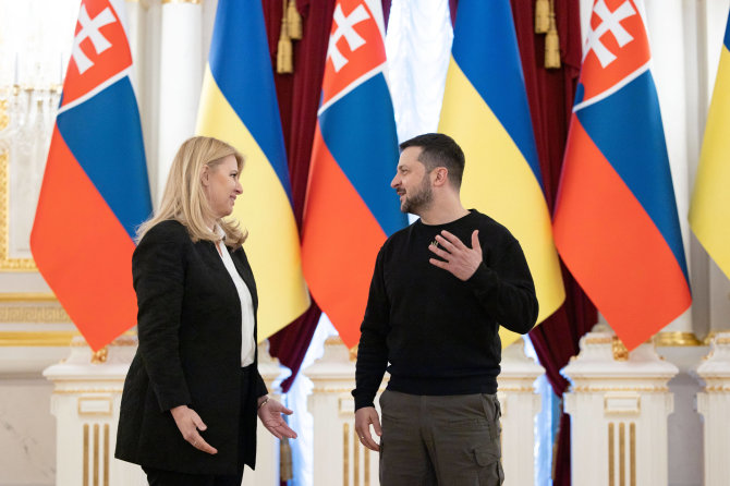 „IMAGO“/„Scanpix“/Slovakijos vadovė Zuzana Čaputova ir Ukrainos prezidentas Volodymyras Zelenskis Kyjive