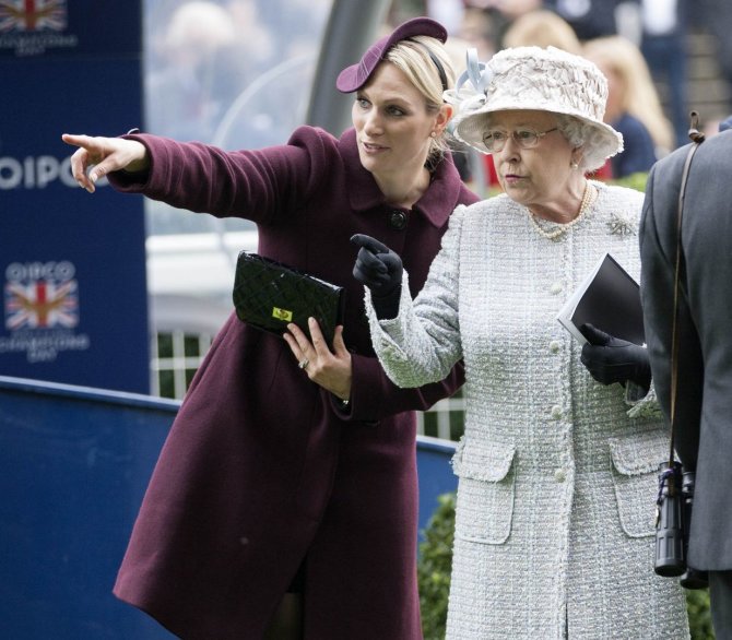 AOP nuotr./Zara Tindall su močiute karaliene Elizabeth II