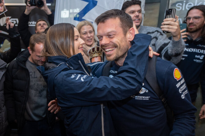 Roberto Riabovo / BNS nuotr./Dakaro ralio čempionų pasitikimas Vilniaus oro uoste