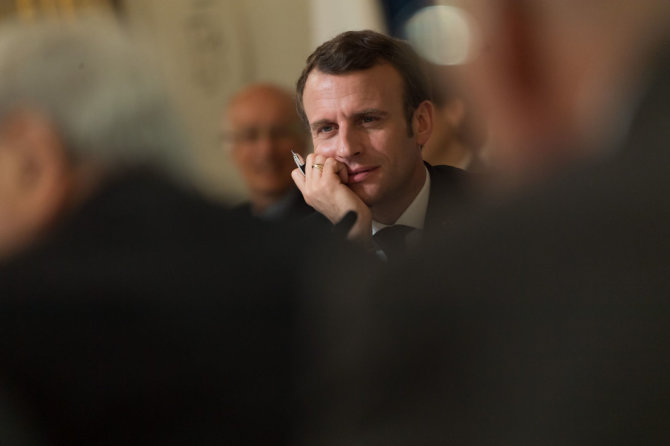 „Scanpix“/„SIPA“ nuotr./Emmanuelis Macronas nacionaliniuose debatuose su intelektualais