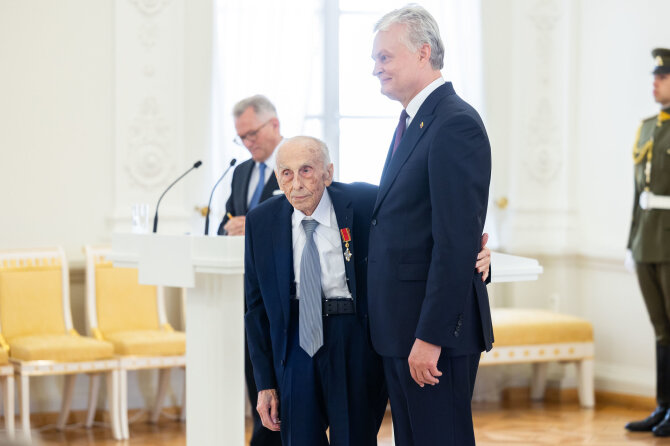 Roberto Riabovo / BNS nuotr./Algimantas Bronius Stankevičius, Gitanas Nausėda