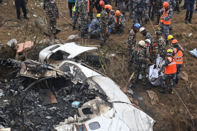 AFP/„Scanpix“ nuotr./72 žmonės žuvo per lėktuvo katastrofą Nepale