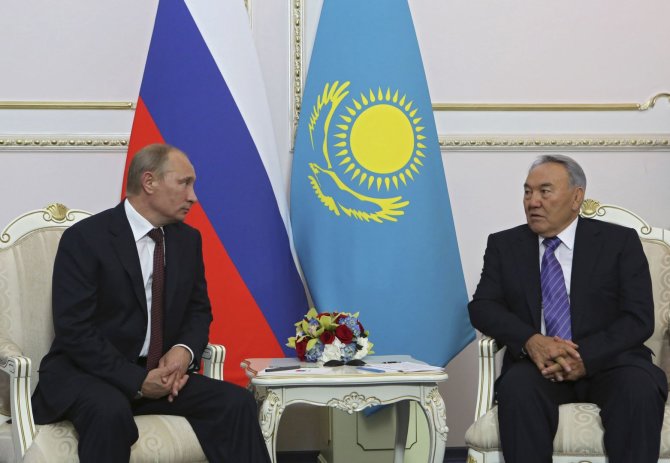 „Reuters“/„Scanpix“ nuotr./Rusijos prezidentas Vladimiras Putinas ir Kazachstano vadovas Nursultanas Nazarbajevas