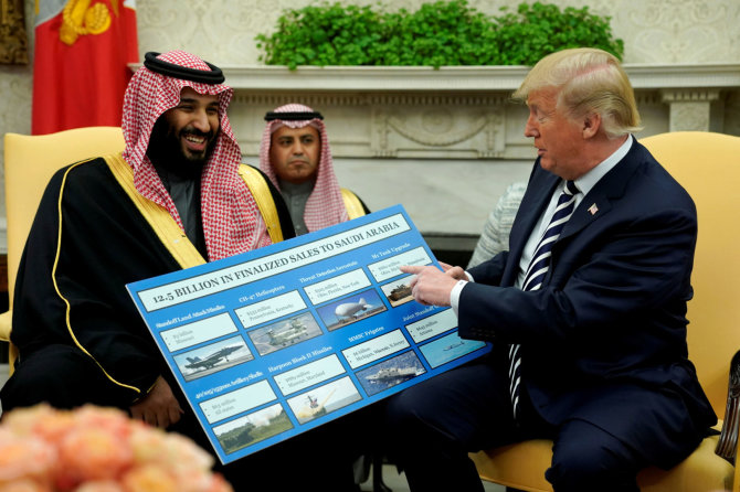 „Reuters“/„Scanpix“ nuotr./Mohammedas bin Salmanas ir Donalodas Trumpas