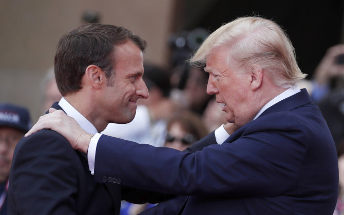 „Scanpix“/AP nuotr./Emmanuelis Macronas ir Donaldas Trumpas