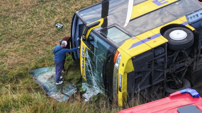 Luko Pilecko / Jurbarko šviesa nuotr./Autobuso avarija Šakių rajone