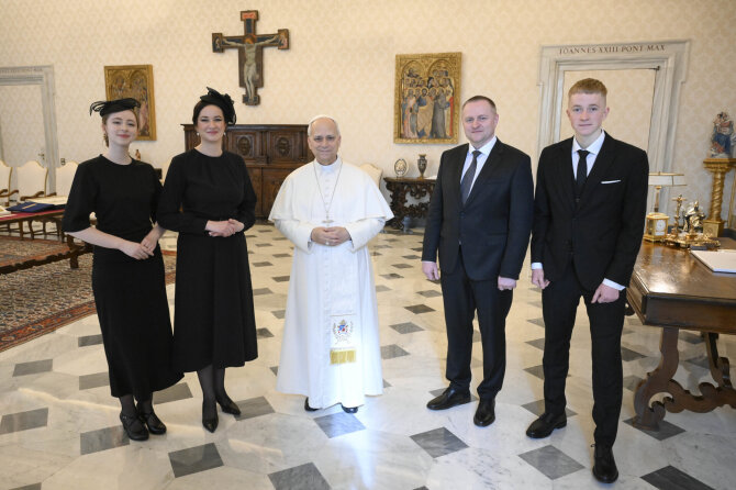 I. Ruginienė su šeima susitiko su popiežiumi Leonu XIV / Vatican Media nuotr.