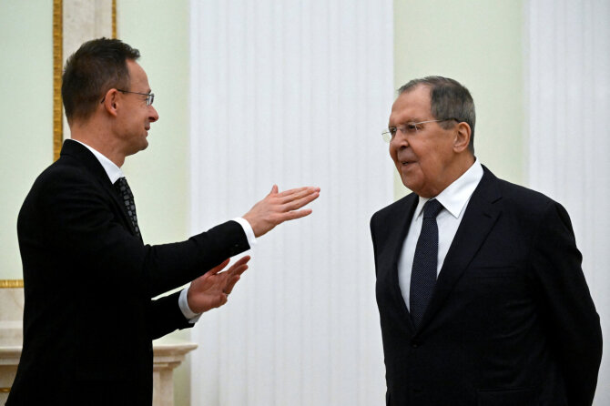 „Reuters“/„Scanpix“/Peteris Szijjarto, Sergejus Lavrovas