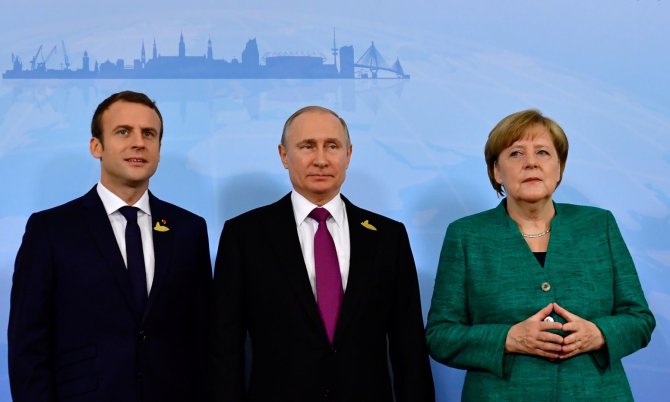 „Reuters“/„Scanpix“ nuotr./Emmanuelis Macronas, Vladimiras Putinas, Angela Merkel