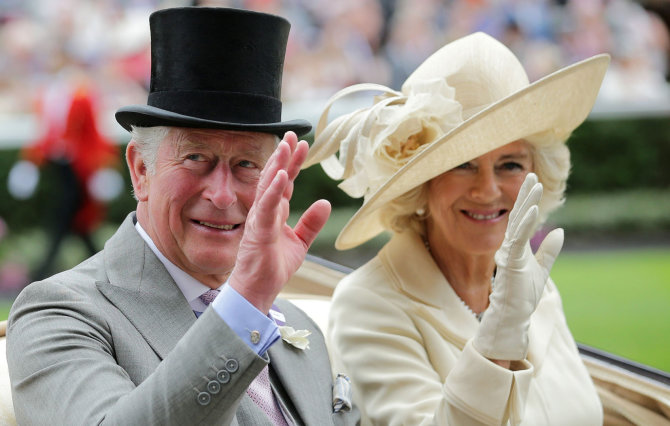 AFP/„Scanpix“ nuotr./Princas Charlesas ir Kornvalio hercogienė Camilla
