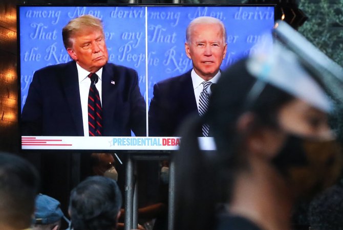 „Scanpix“ nuotr./Joe Bidenas ir Donaldas Trumpas per debatus