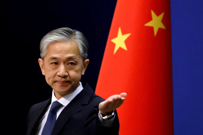 „Reuters“/„Scanpix“/Kinijos užsienio reikalų ministerijos atstovas spaudai Wang Wenbinas