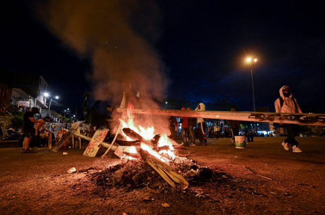 AFP/„Scanpix“ nuotr./Kolumbijos miestų gatvėse kyla barikados