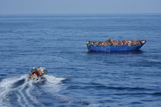 AFP/„Scanpix“ nuotr./Migrantai Viduržemio jūroje