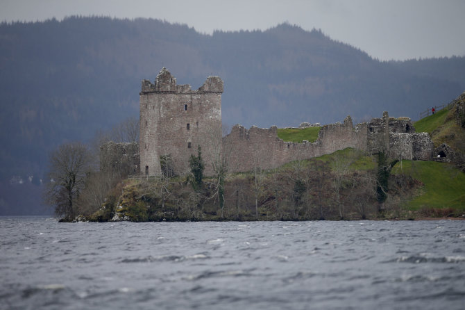 „Reuters“/„Scanpix“ nuotr./Pabaisos paieškos išmaniuoju bepiločiu zondu Lochneso ežere Škotijoje