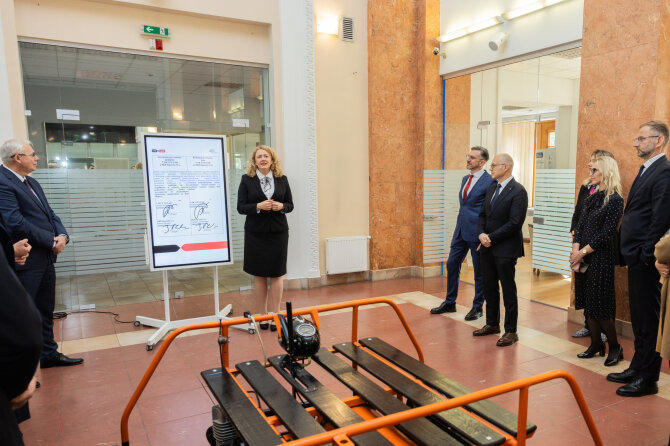 Bendrovės nuotr./„LTG Link“ ir „PKP Intercity“ ketinimų protokolo pasirašymas 