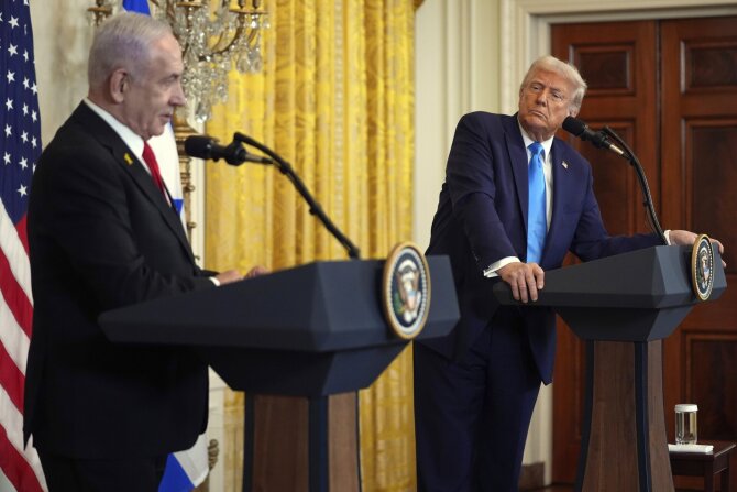 Benjaminas Netanyahu ir Donaldas Trumpas / Evan Vucci / AP