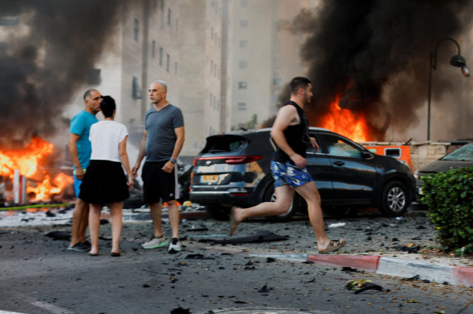 „Reuters“/„Scanpix“ nuotr./Iš Gazos ruožo į Izraelį paleistos raketos