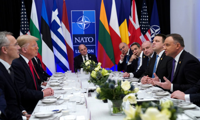„Reuters“/„Scanpix“ nuotr./D.Trumpo pietūs su 2 proc. BVP gynybai skiriančių NATO šalių lyderiais