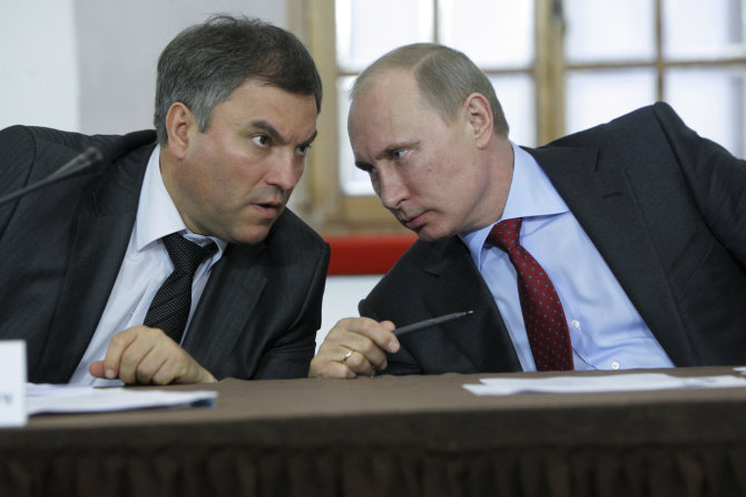 „Reuters“/„Scanpix“ nuotr./Viačeslavas Volodinas ir Vladimiras Putinas