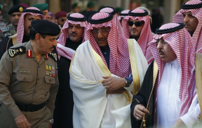 „Reuters“/„Scanpix“ nuotr./Saudo Arabijos princas Mohammedas bin Nayefas (centre)