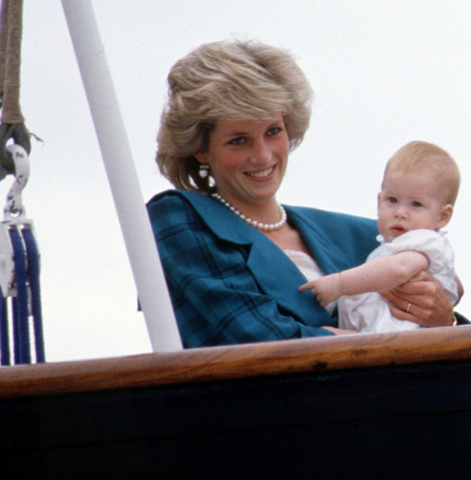 Vida Press nuotr./Princesė Diana ir princas Harry