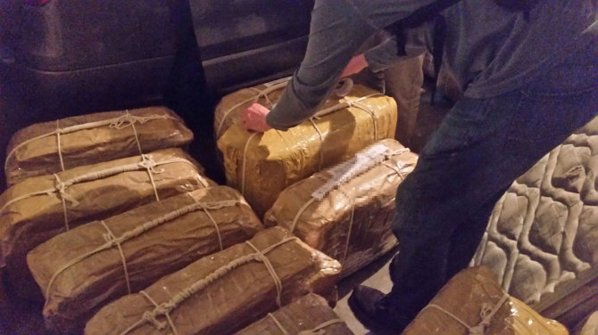 „Reuters“/„Scanpix“ nuotr./Rusijos ambasadoje Argentinoje rasti lagaminai su kokainu