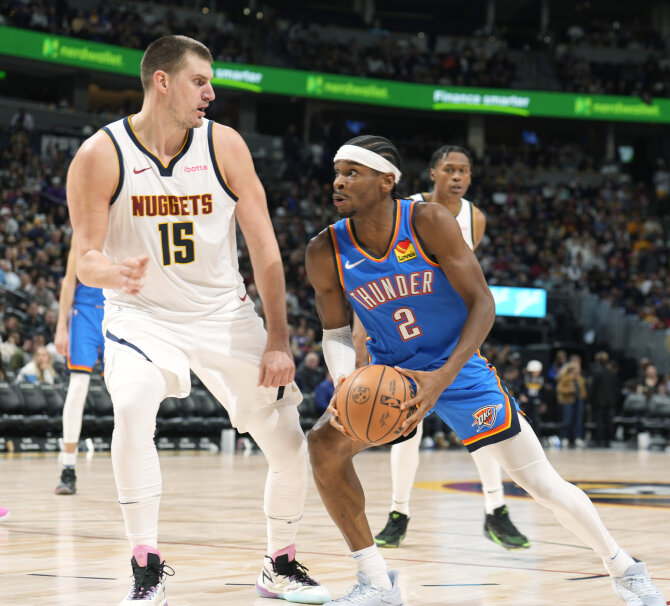 AP nuotr./Shai Gilgeous-Alexanderis ir Nikola Jokičius
