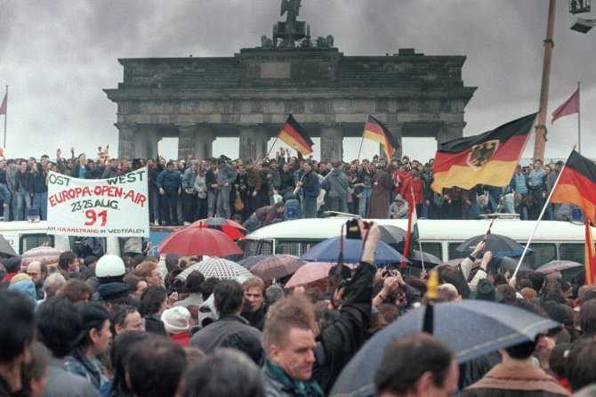 AFP/„Scanpix“ nuotr./Berlyno siena 1987 m.