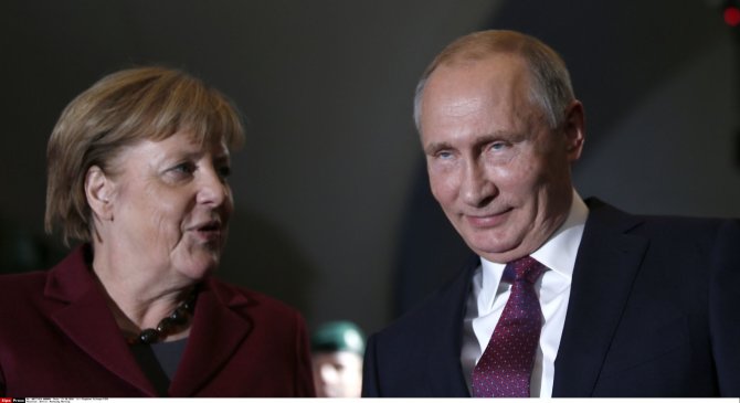 „Scanpix“/„Sipa USA“ nuotr./Angela Merkel ir Vladimiras Putinas Berlyne
