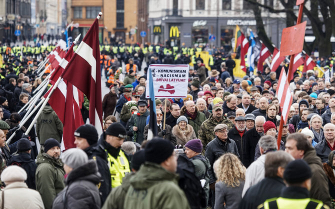 „Sputnik“ nuotr./Rygoje latvių SS legionierių atminimo eitynėse dalyvavo per 1 000 žmonių