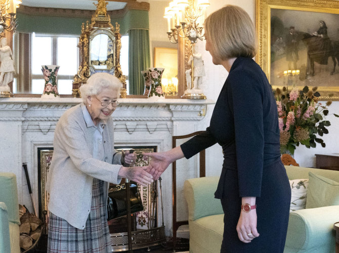 AP/„Scanpix“ nuotr./Elžbieta II ir Liz Truss
