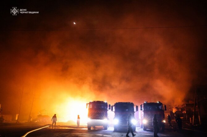 Ukrainos valstybinė nepaprastųjų situacijų tarnyba/Černihivo srityje rusai smogė gaisrą gesinantiems ugniagesiams